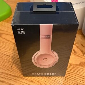 Beats by Dre Solo3 Wireless Headphones - Pink